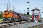 BNSF 4272 arriving Brunswick